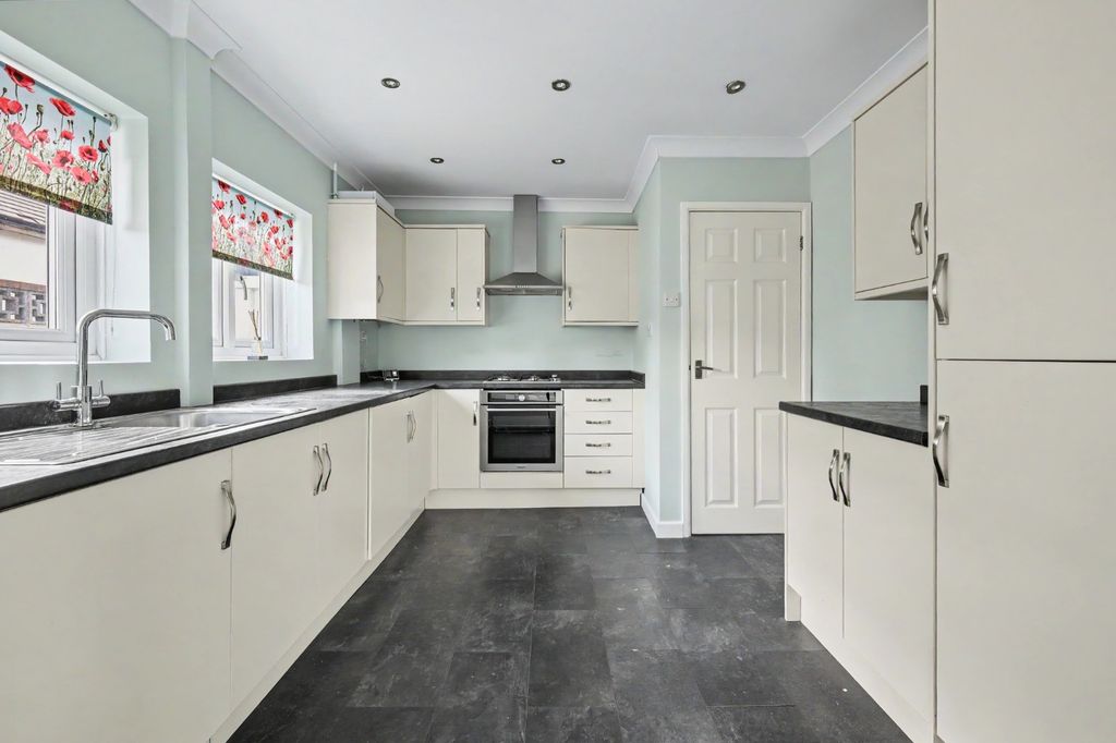 Property photo 2 of 12 5383562