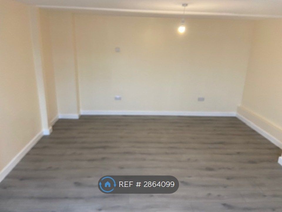 Property photo 2 of 6 Bedroom