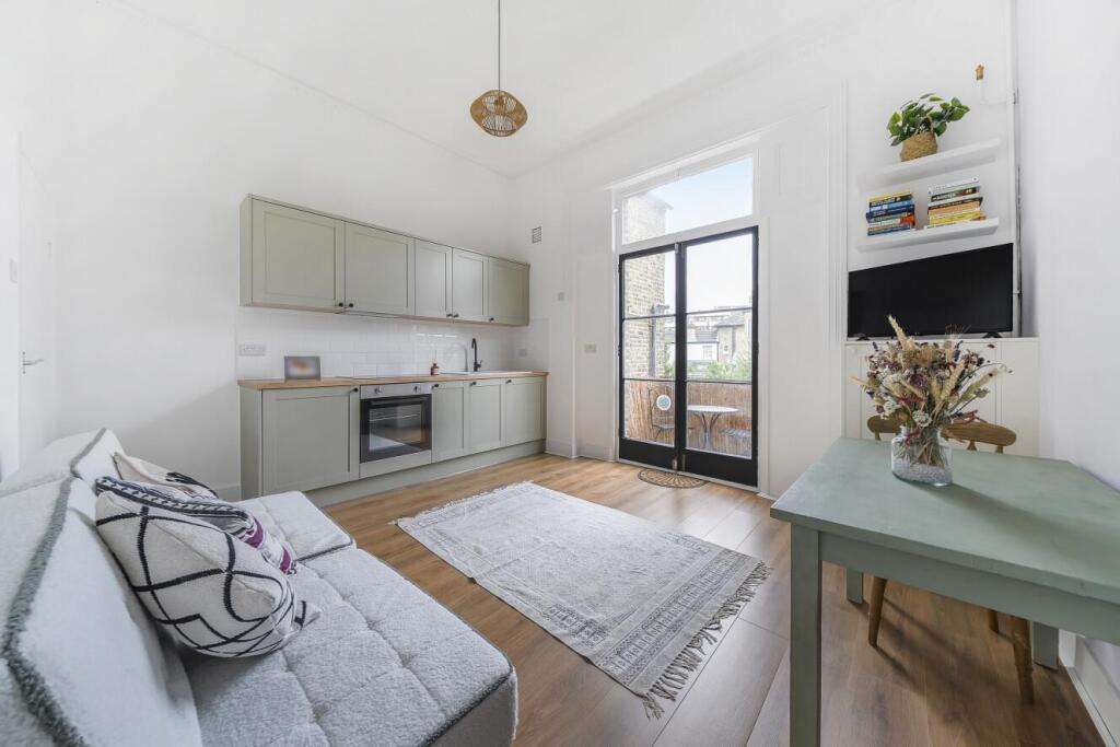 Property photo 3 of 9 Flat B, 102 Breakspears Road, London Se4 1Ud