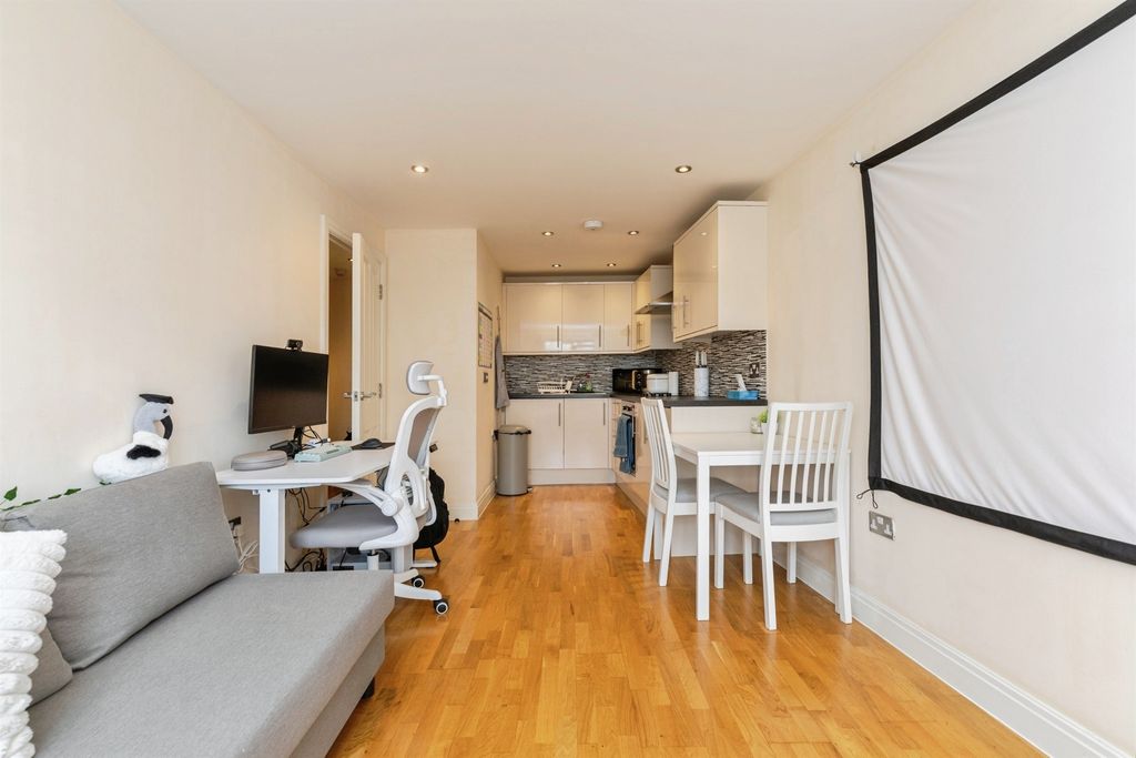 Property photo 3 of 18
