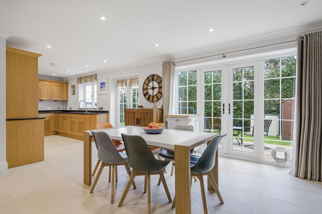 Property photo 3 of 21