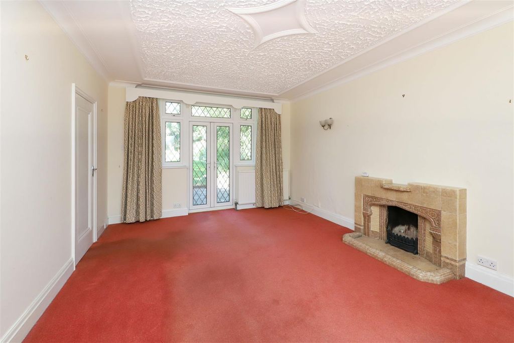 Property photo 3 of 16 Mount Stewart Avenue