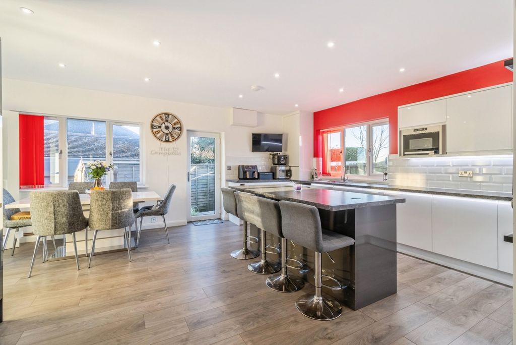 Property photo 3 of 29 Photo