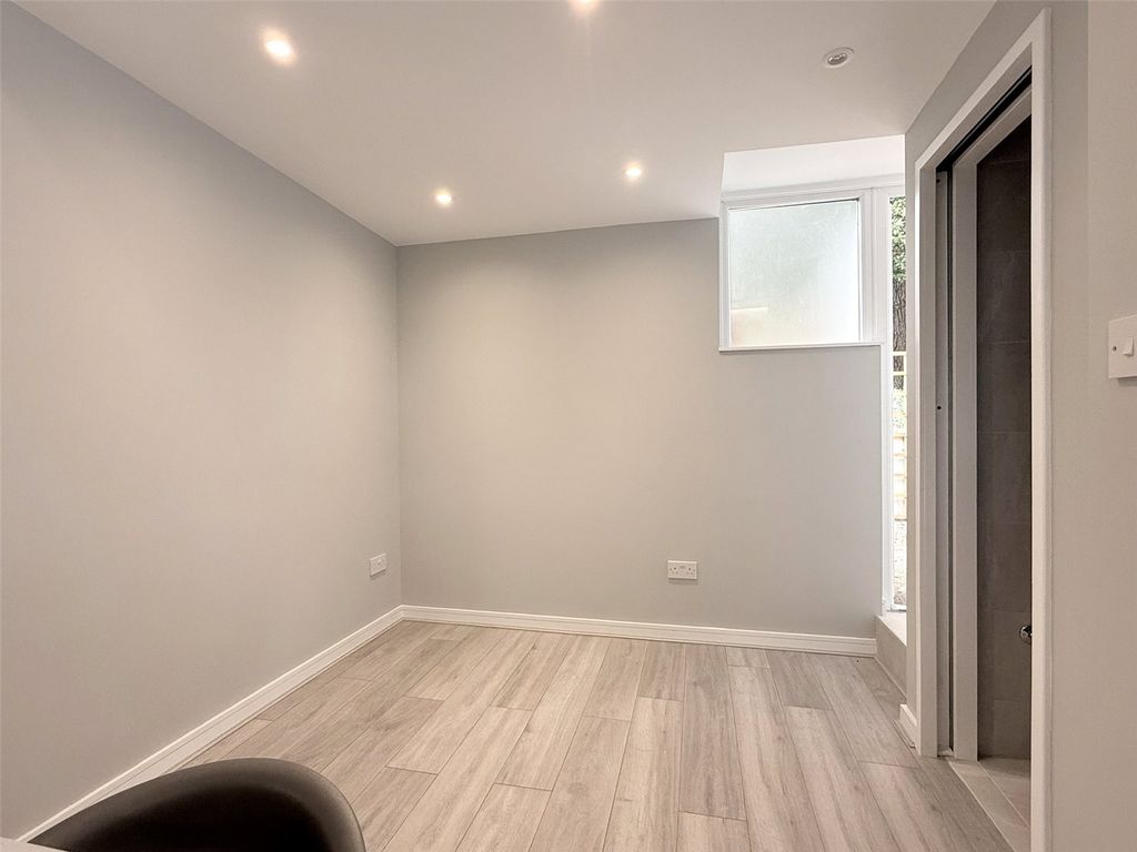 Property photo 3 of 6 Picture No. 02