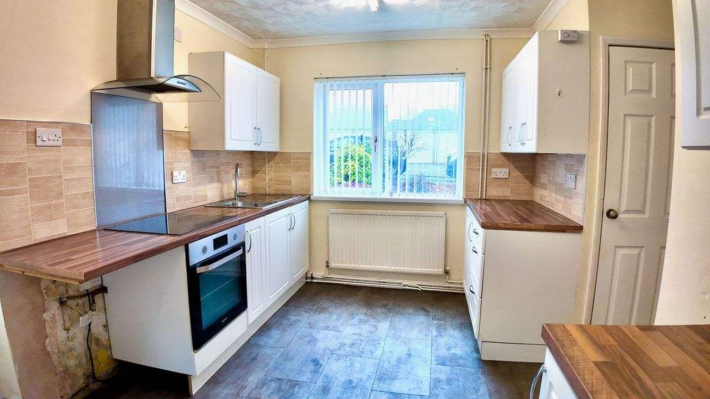 Property photo 3 of 32