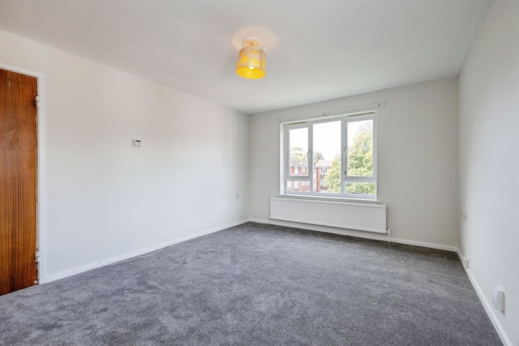 Property photo 2 of 6 Living Room