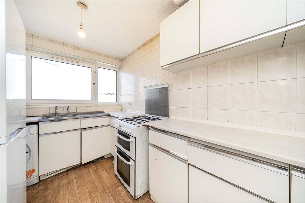 Property photo 3 of 8 Kitchen