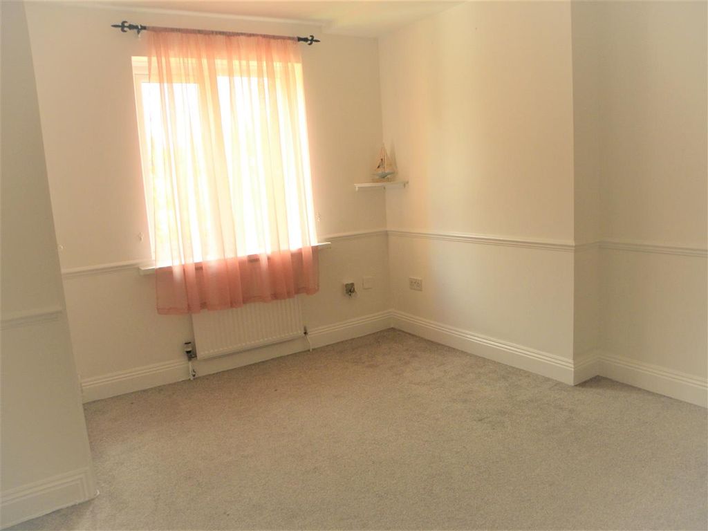 Property photo 3 of 6 Bedroom
