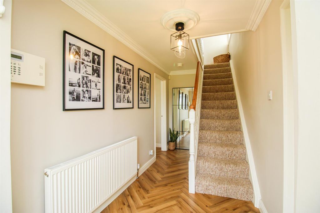 Property photo 3 of 27