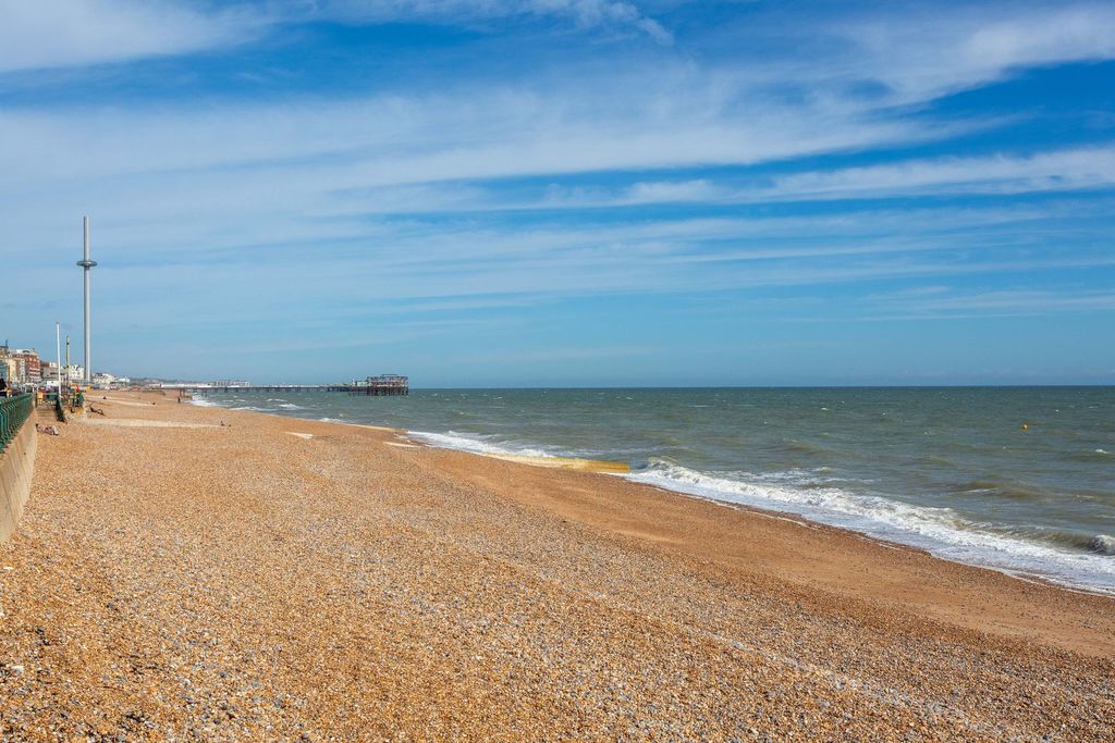 Property photo 2 of 27