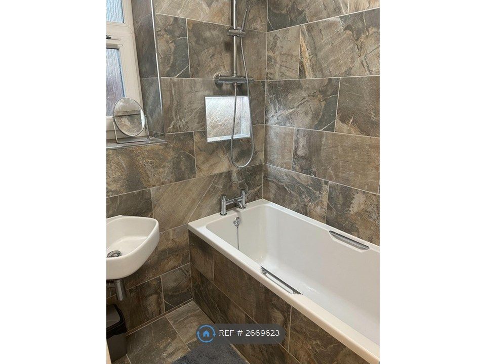 Property photo 2 of 6 Bathroom