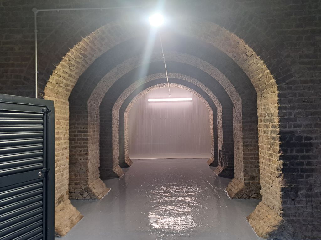 Property photo 3 of 5 An Empty Arch With White Lining