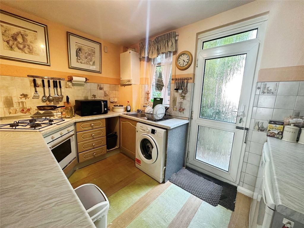 Property photo 2 of 8 Kitchen