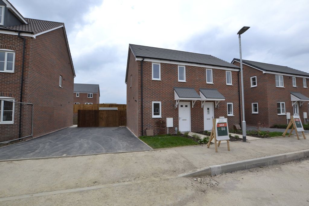 Property photo 2 of 10 External