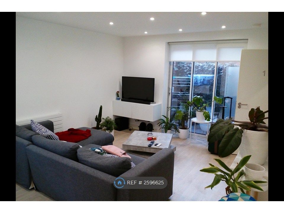 Property photo 1 of 13 Living Room