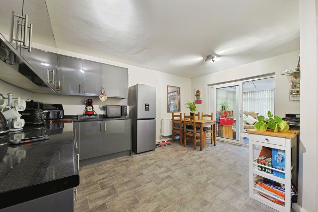 Property photo 2 of 13 4573236