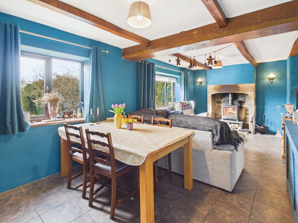 Property photo 2 of 31