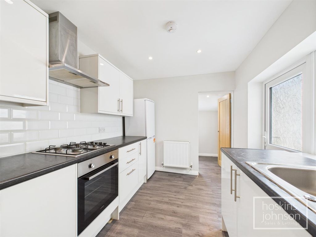 Property photo 3 of 18 Kitchen