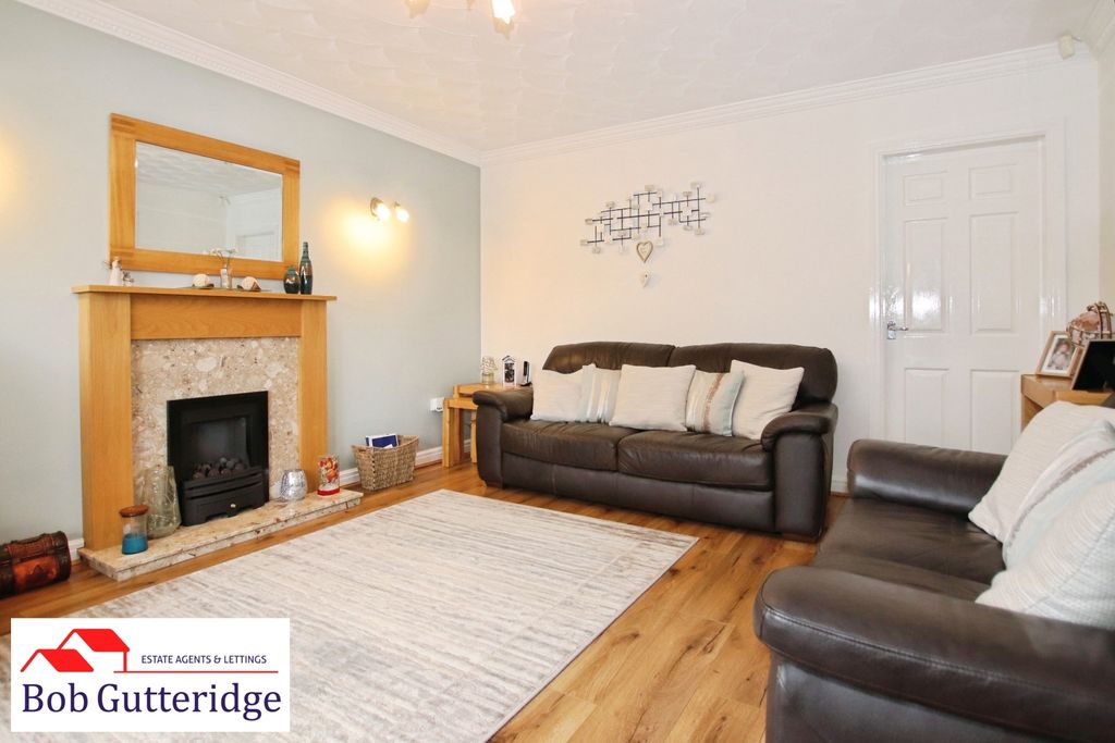 Property photo 3 of 34 Bay Fronted Lounge
