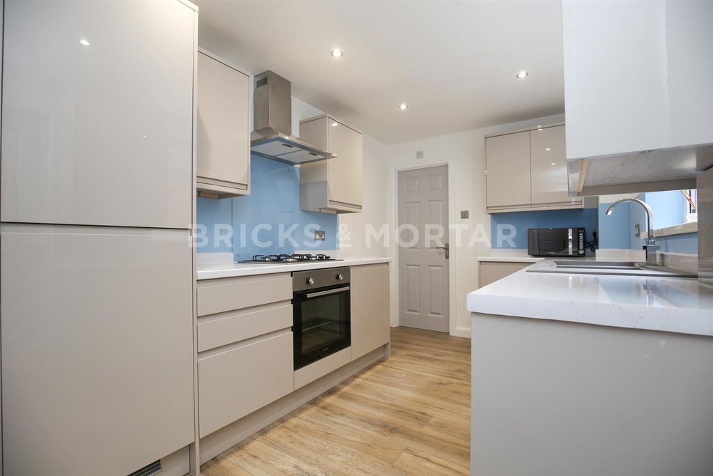 Property photo 1 of 16 8G6Fdnzp4Ue_Z9Ggxtdokg.Jpg