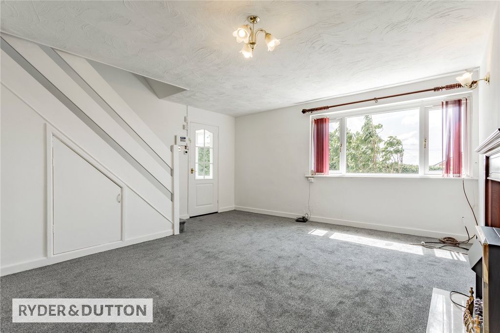 Property photo 2 of 23 Lounge