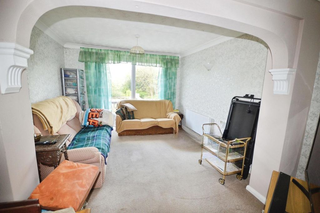 Property photo 3 of 10 Lounge