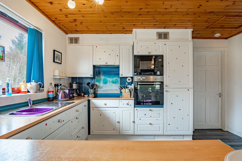 Property photo 2 of 40