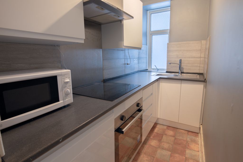 Property photo 2 of 4 Kitchen