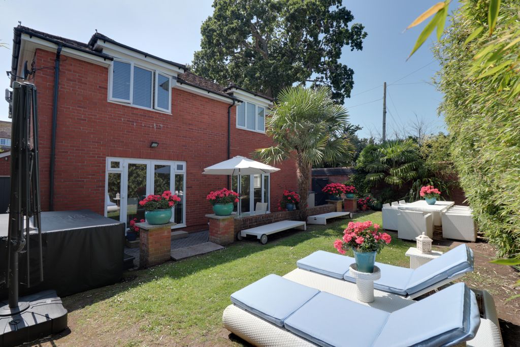 Property photo 2 of 18