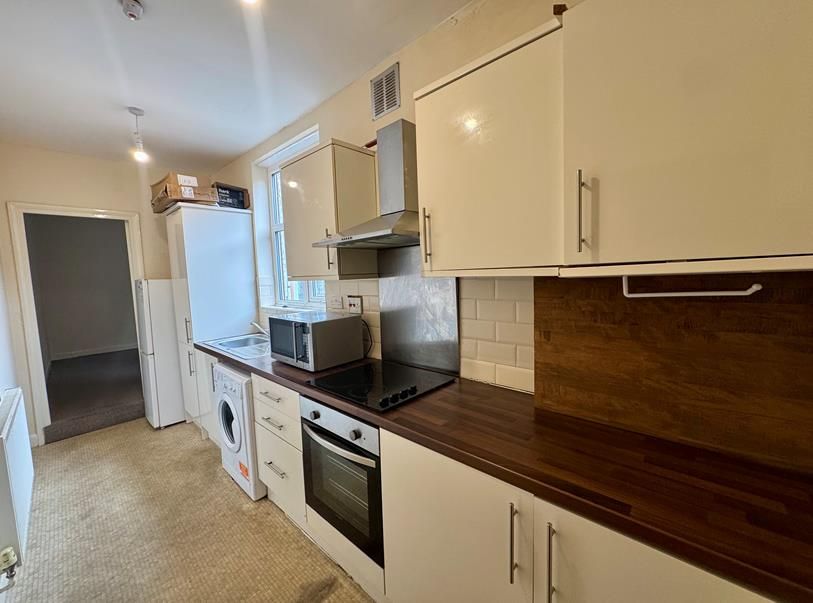 Property photo 2 of 7 Kitchen