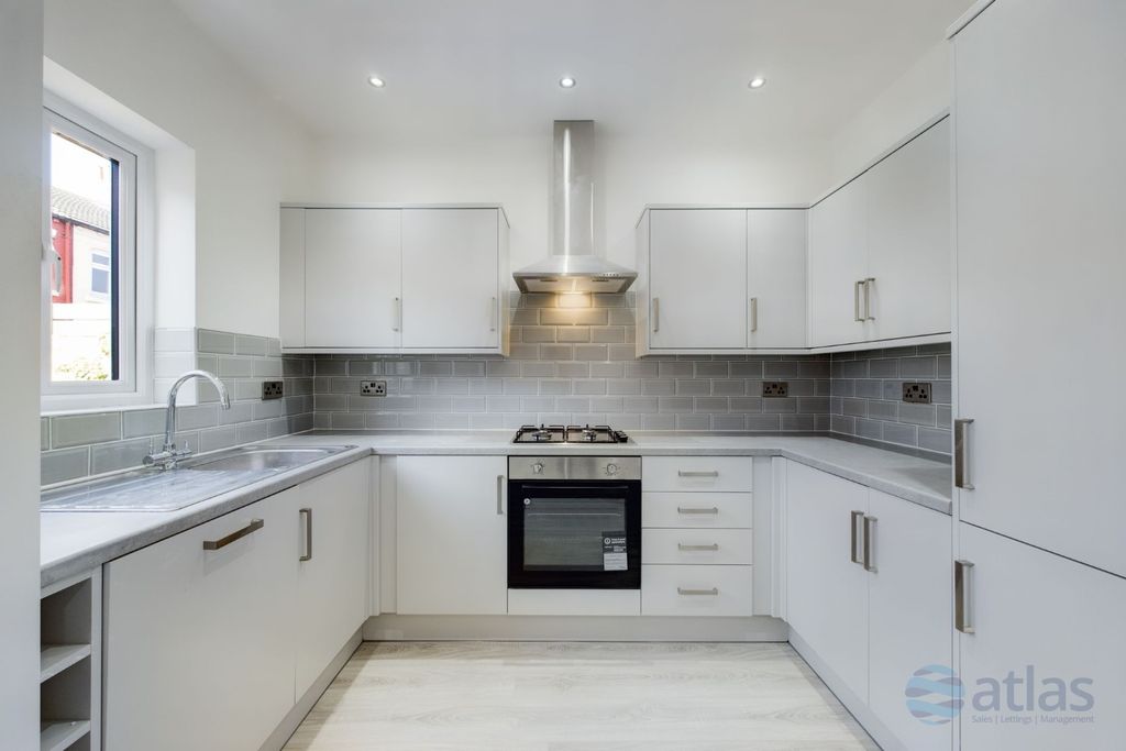 Property photo 2 of 12 Kitchen