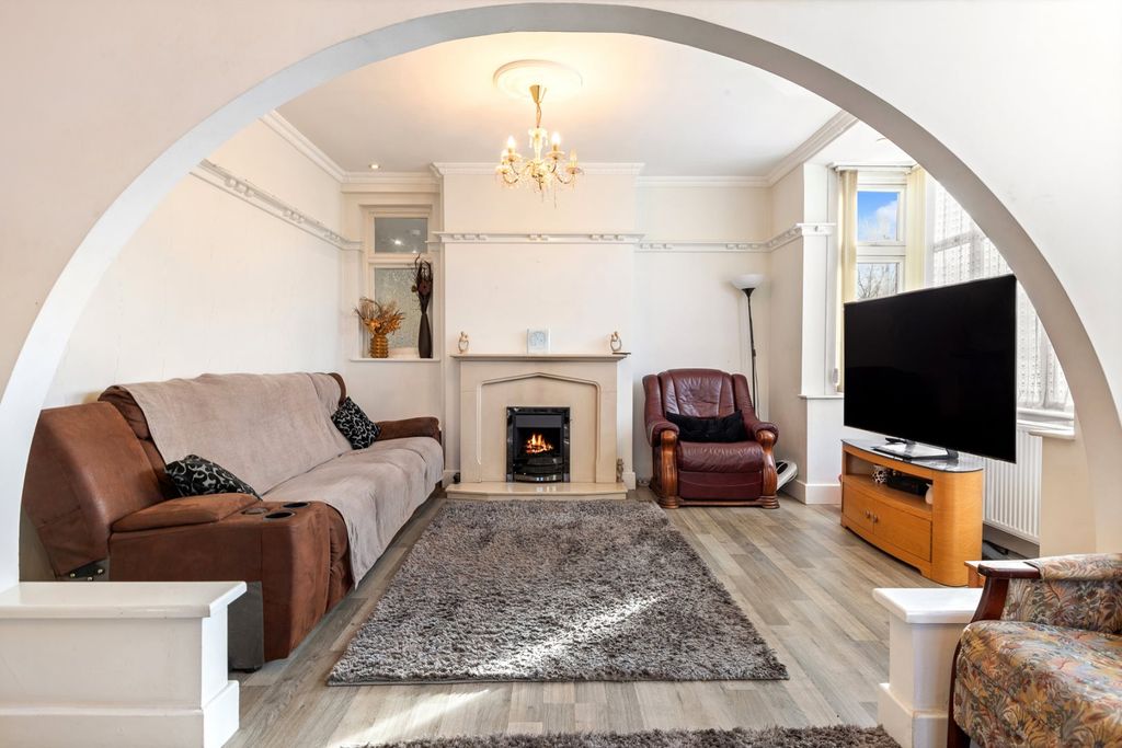 Property photo 3 of 27