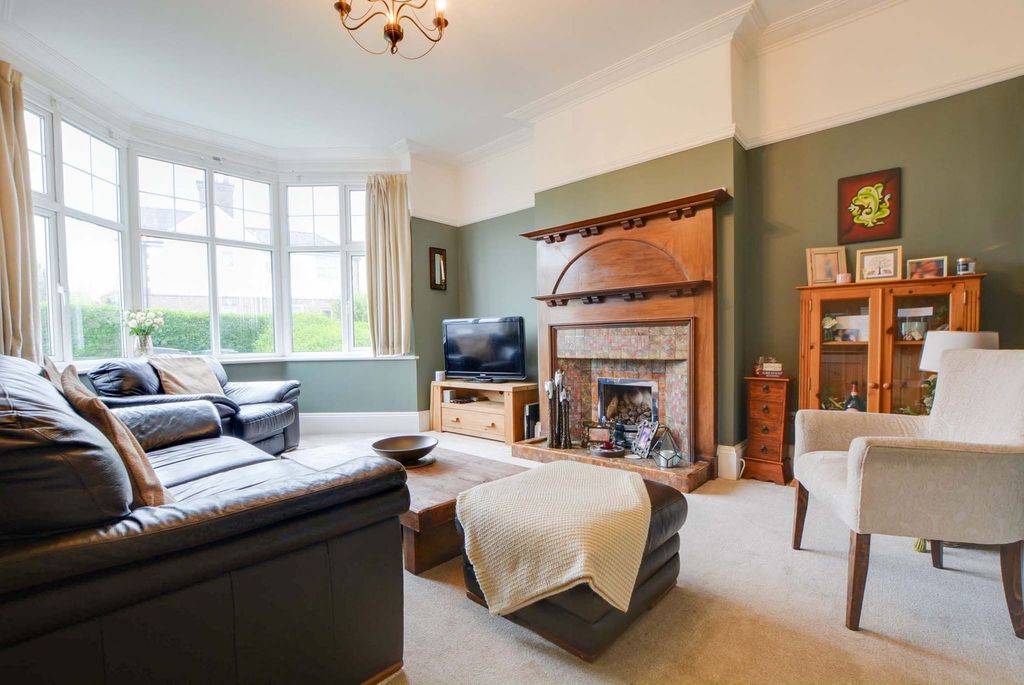 Property photo 2 of 31