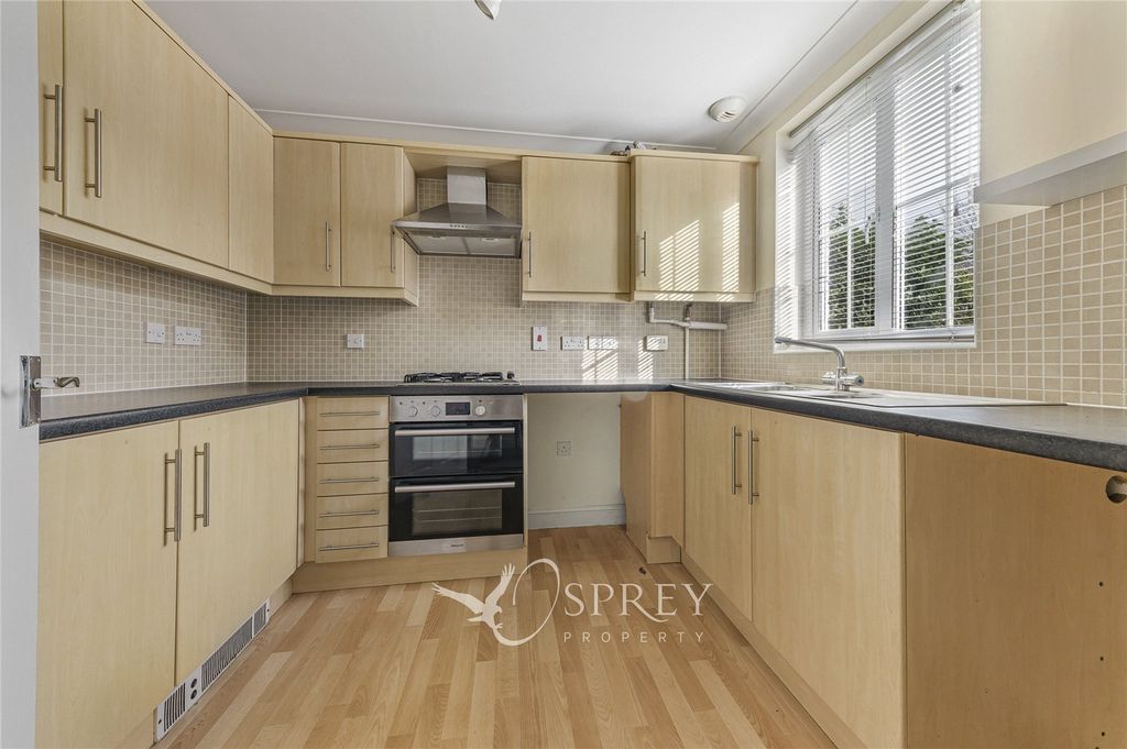 Property photo 2 of 12 Kitchen