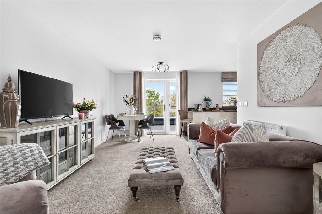 Property photo 1 of 38 Picture No. 14