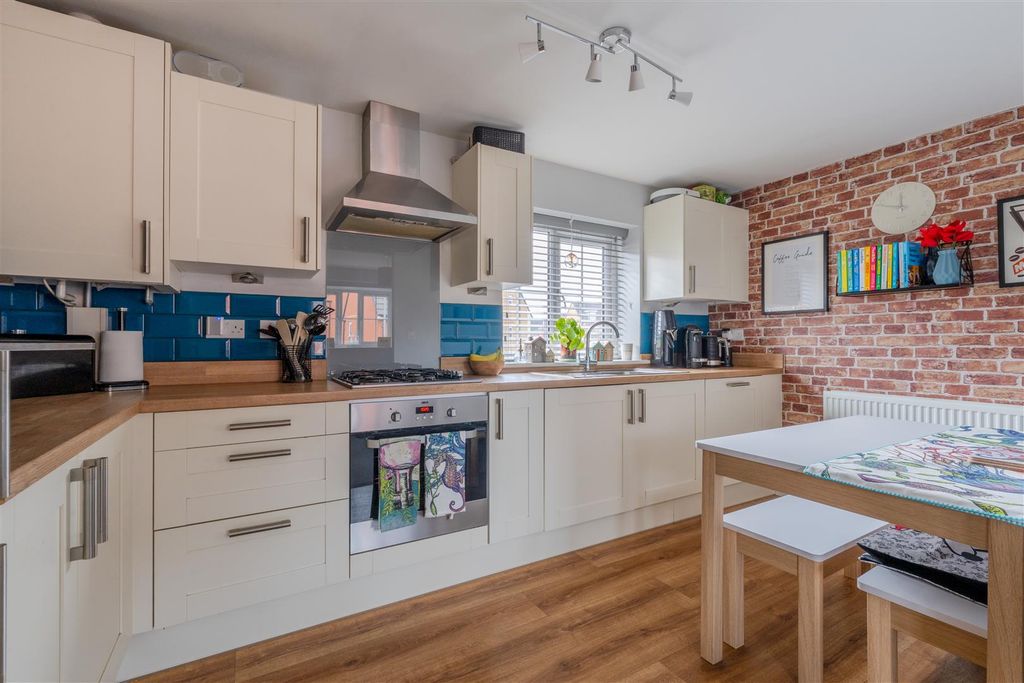 Property photo 3 of 11 Dsc04219-Hdr.Jpg