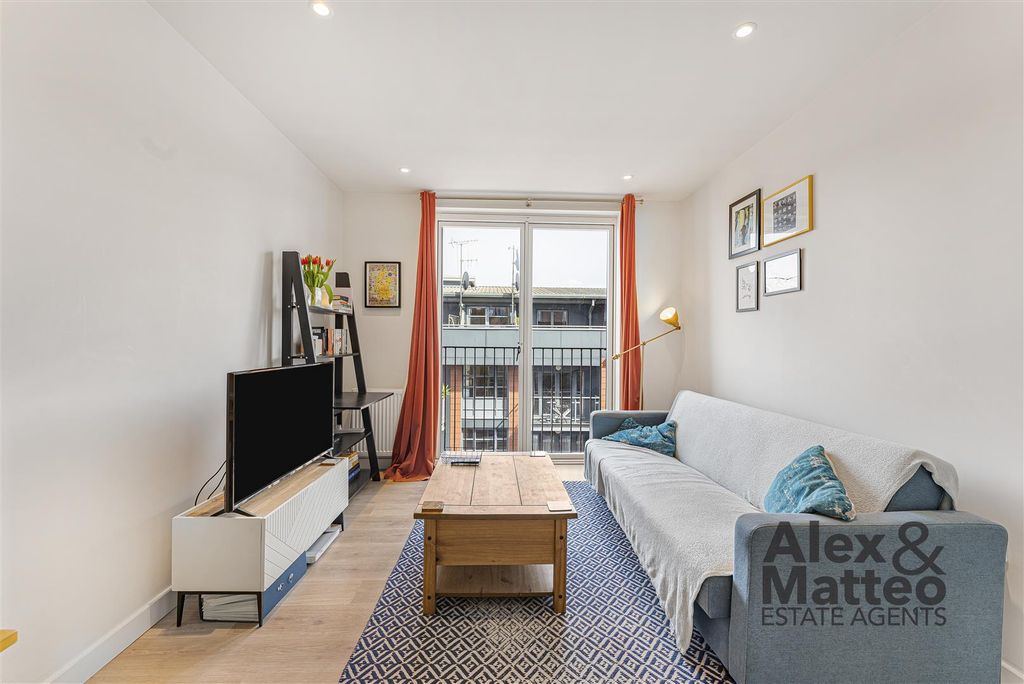 Property photo 1 of 21 Varcoe Road