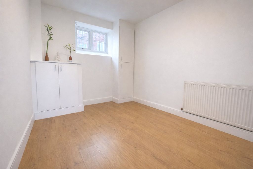 Property photo 2 of 8 Lounge