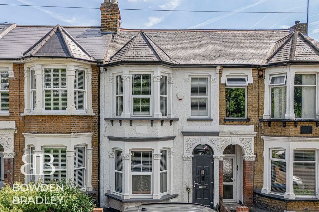 Property photo 1 of 32