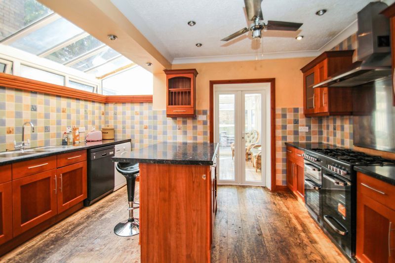 Property photo 1 of 12 Photo 7