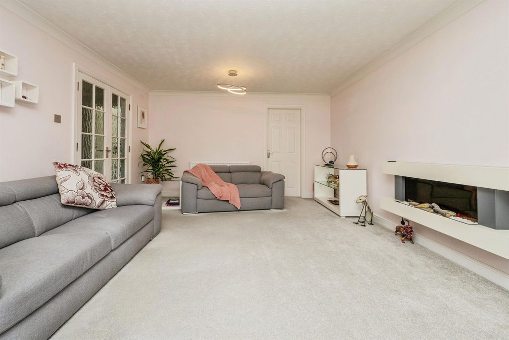Property photo 3 of 21