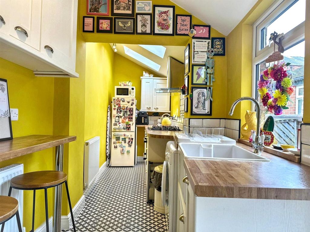 Property photo 2 of 25 Kitchen