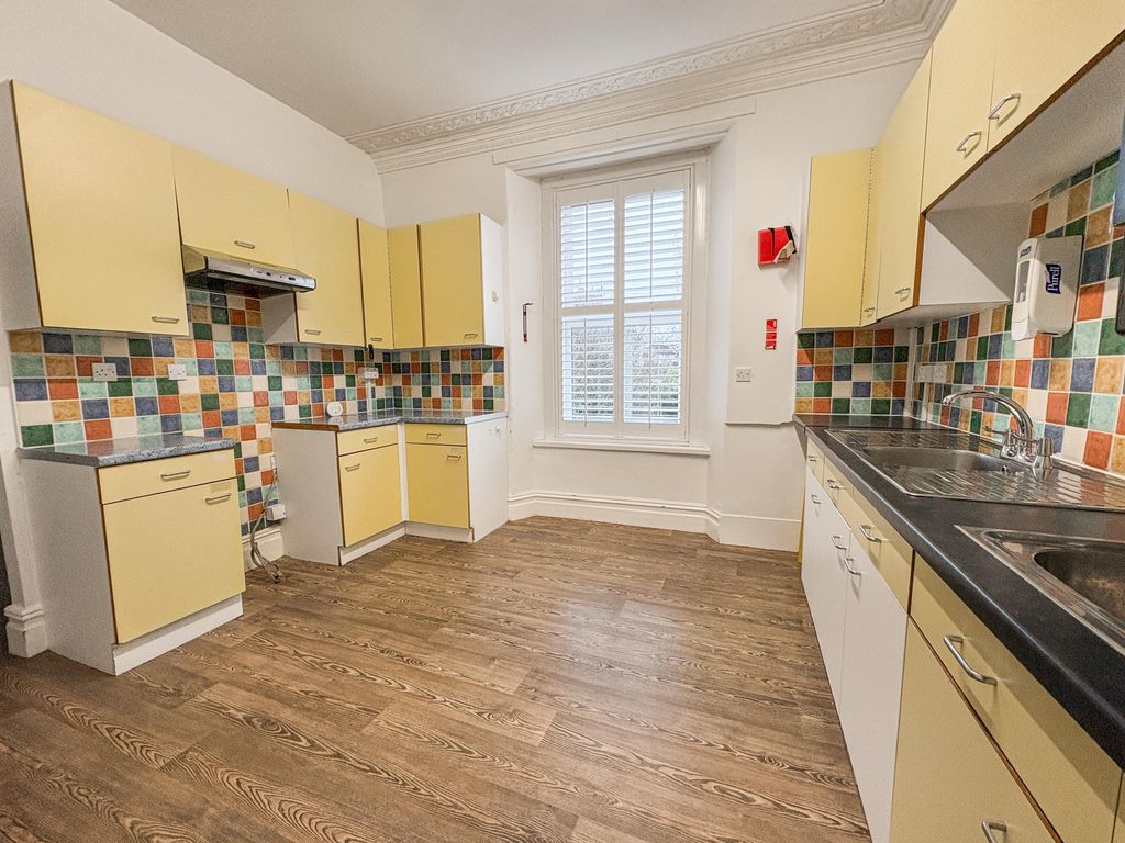 Property photo 3 of 20 Img_6100.Gmuqu.Jpg