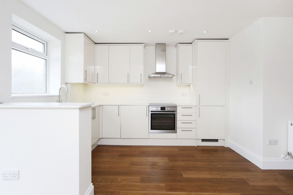 Property photo 3 of 8 Kitchen Low Res