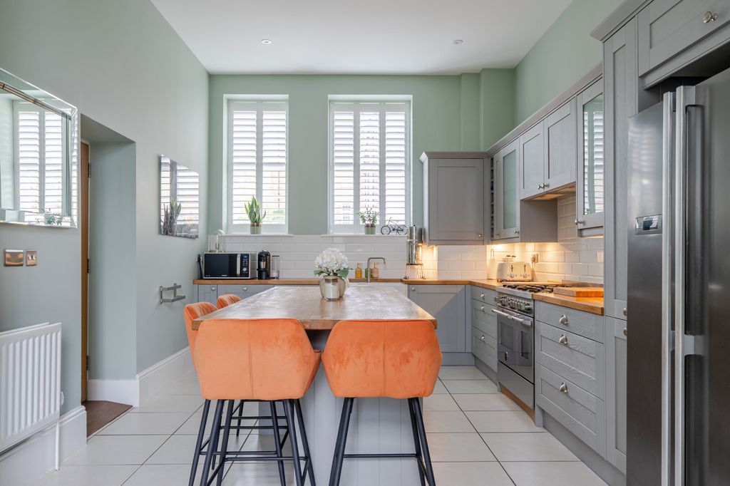 Property photo 3 of 12 Kitchen