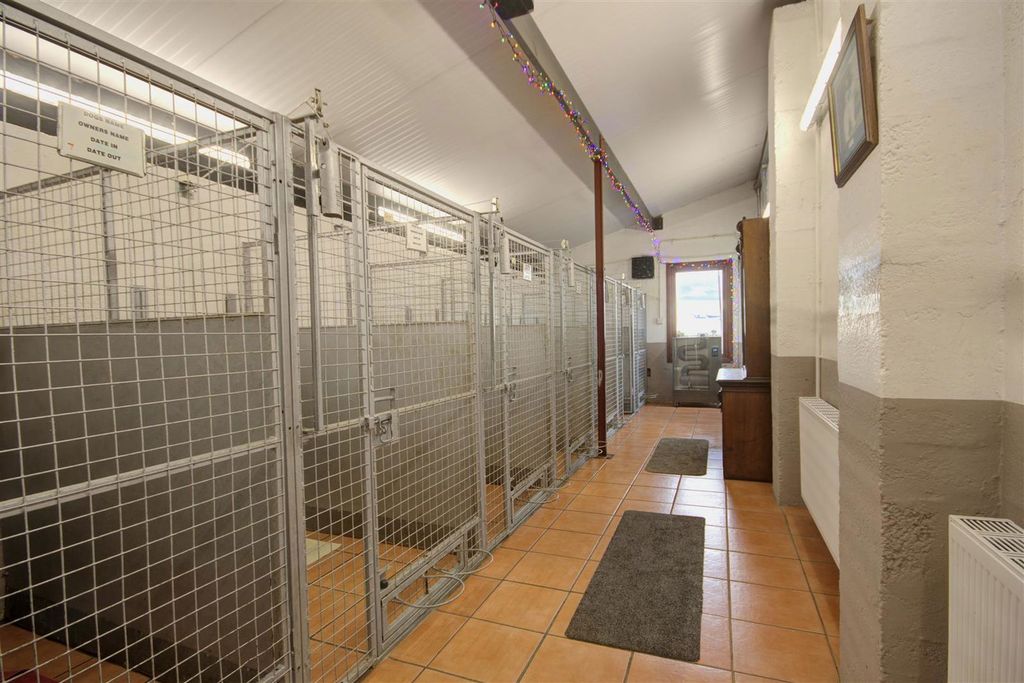 Property photo 3 of 37