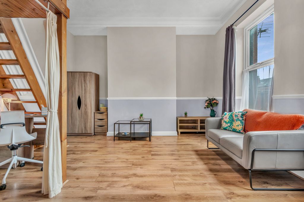 Property photo 2 of 6 Property Photo