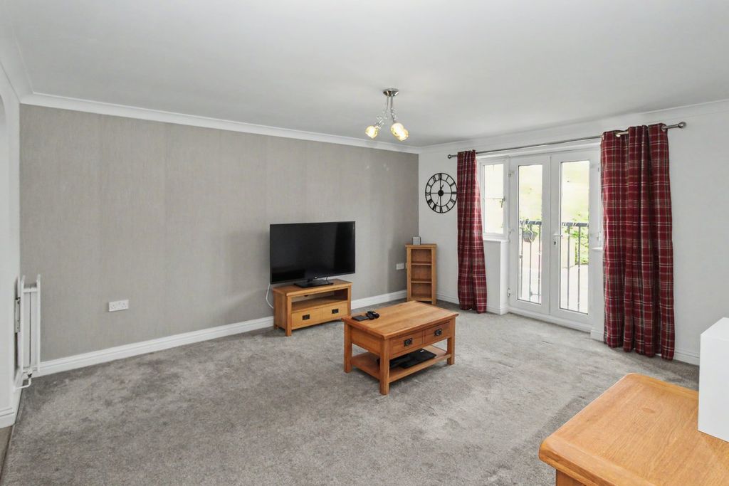 Property photo 2 of 12