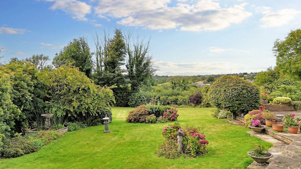 Property photo 2 of 59
