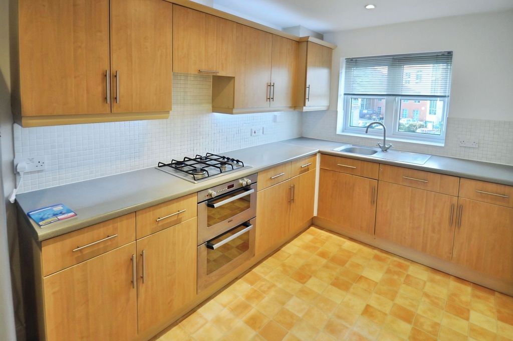 Property photo 3 of 9 Kitchen